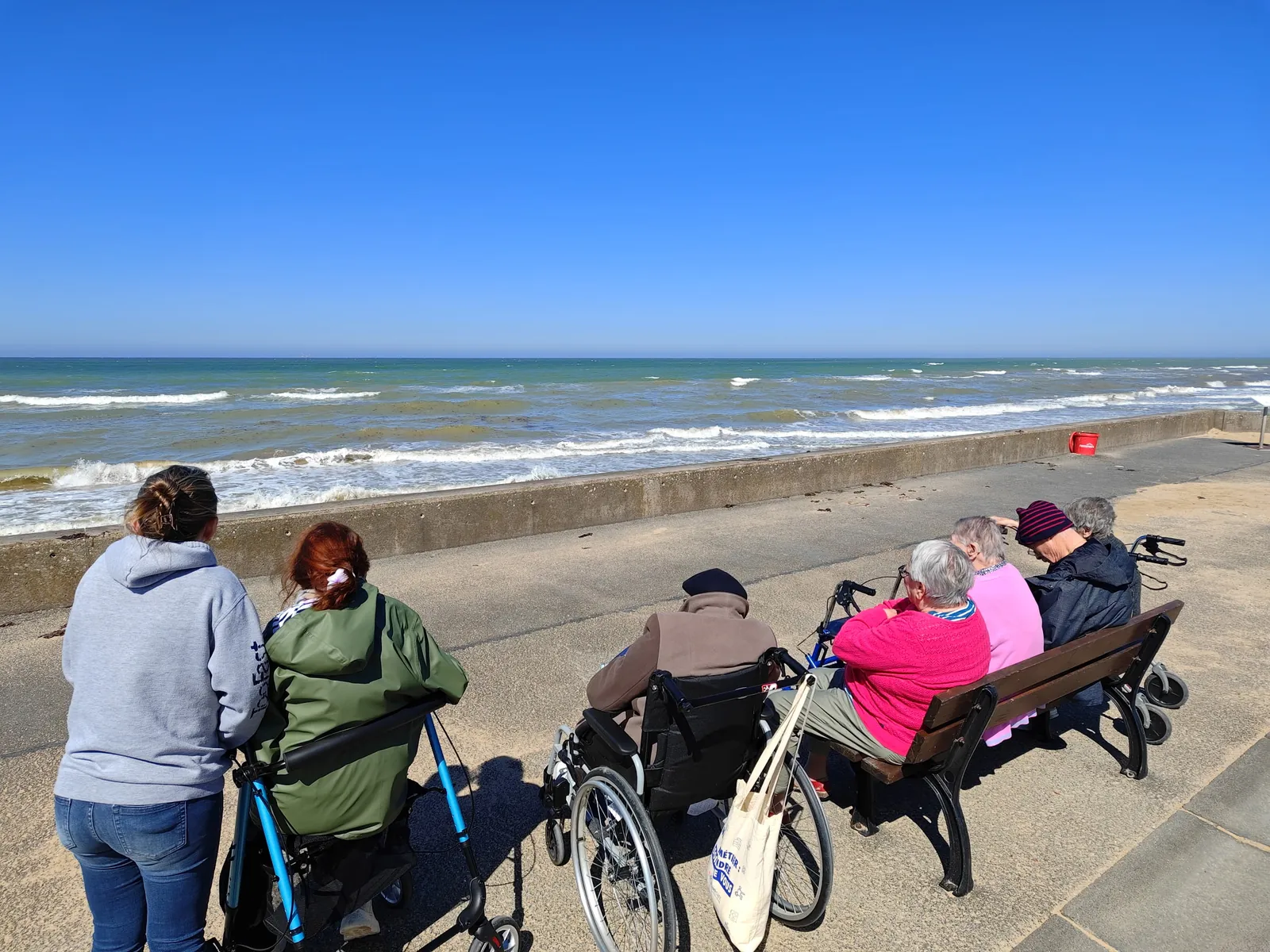 Sortie à Asnelles : un bol d’air vivifiant entre terrasse et plage