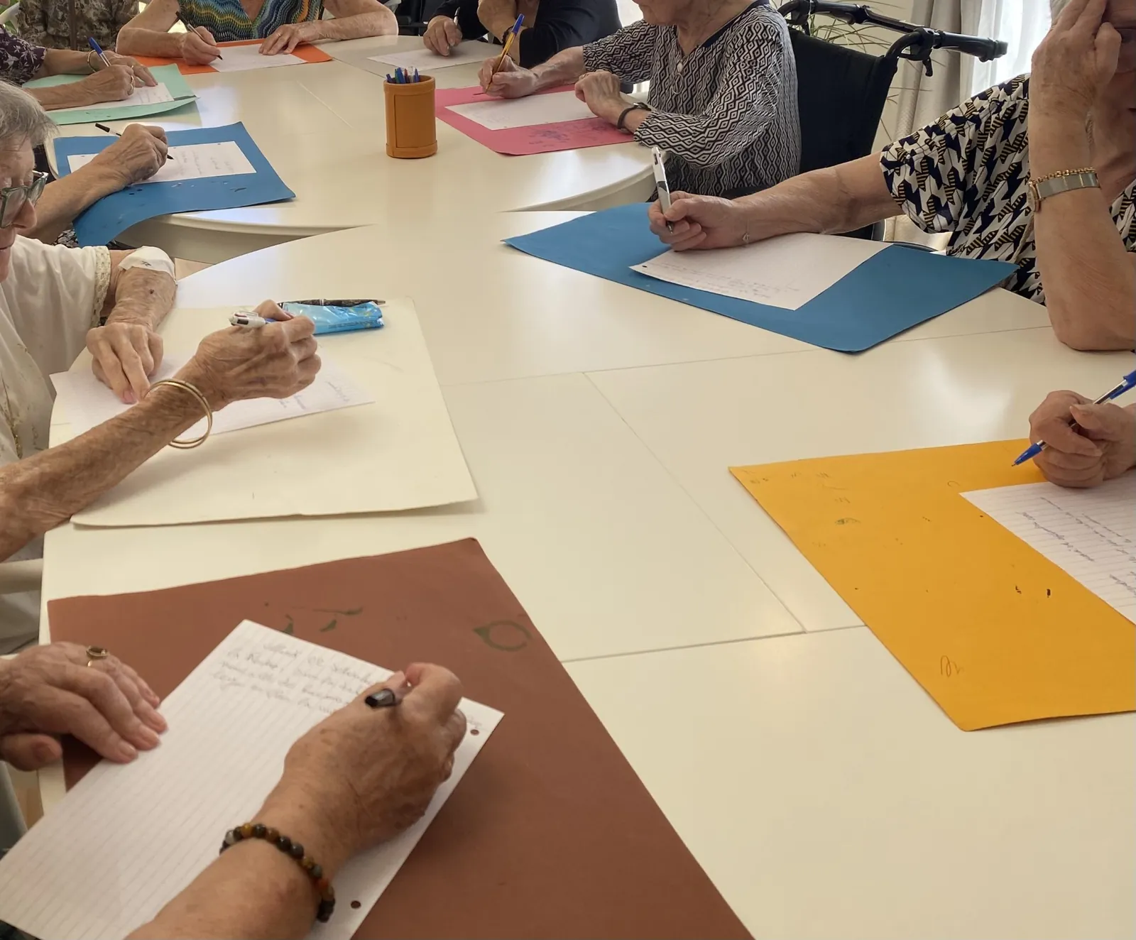 Dictée du mardi matin à la résidence la Triade 