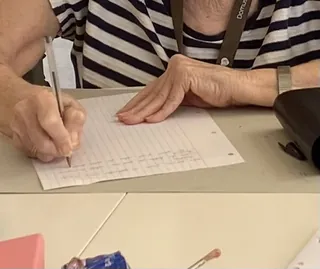 Dictée du mardi matin à la résidence la Triade 