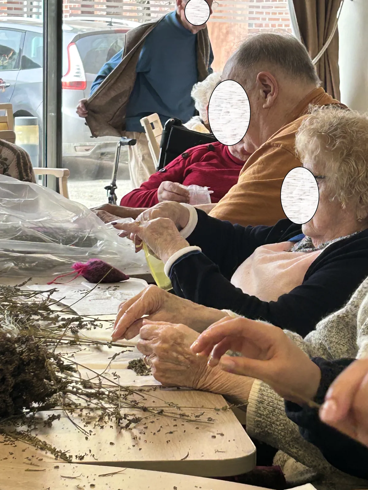 Atelier parfumé : confection de sachets de lavande
