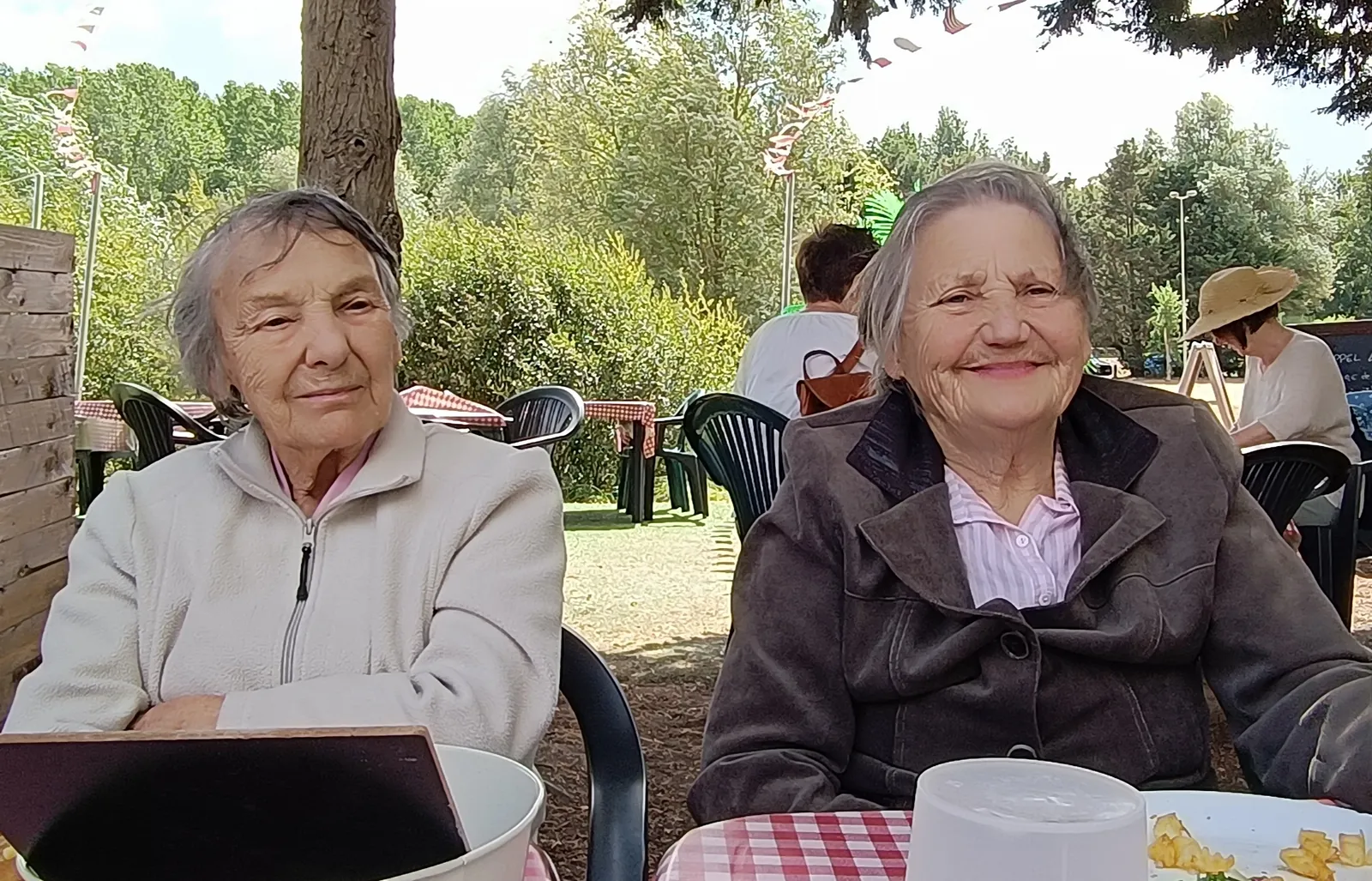 Une belle escapade à la guinguette d'Oulins pour nos résidents !