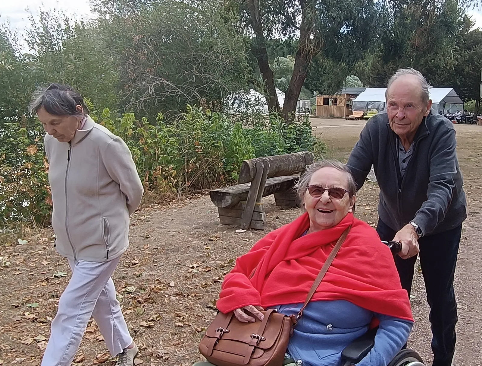 Une belle escapade à la guinguette d'Oulins pour nos résidents !