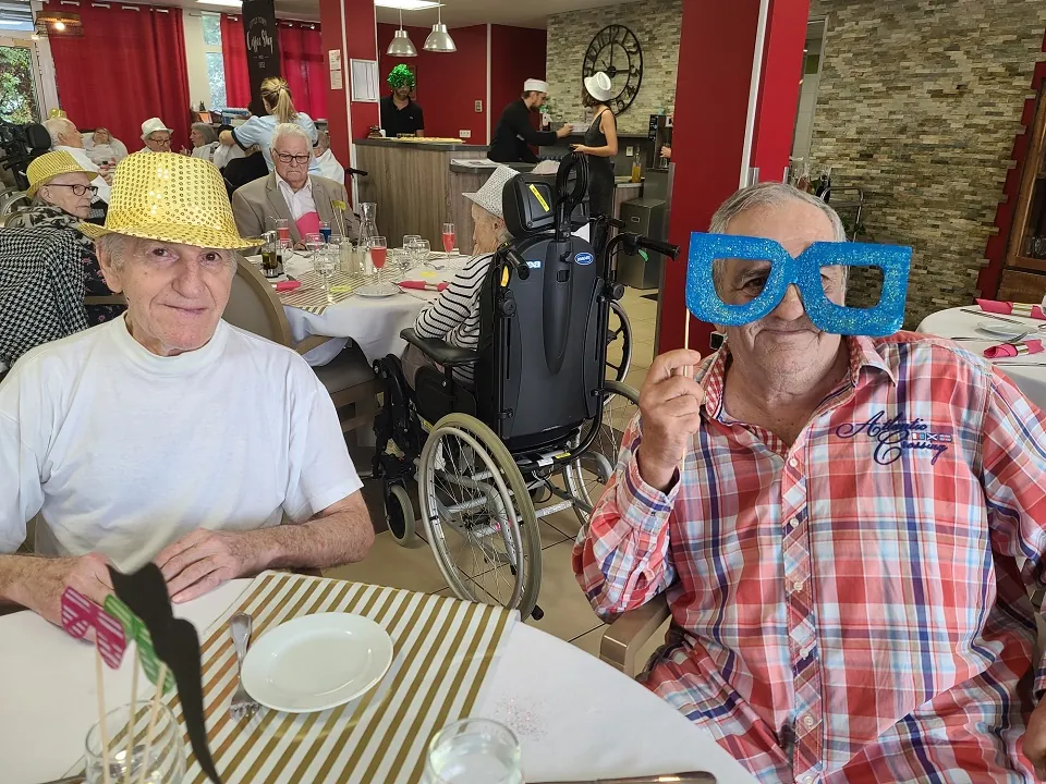 " Les Années 80 " Repas à thème à la résidence les Vallières de Cagnes sur Mer 