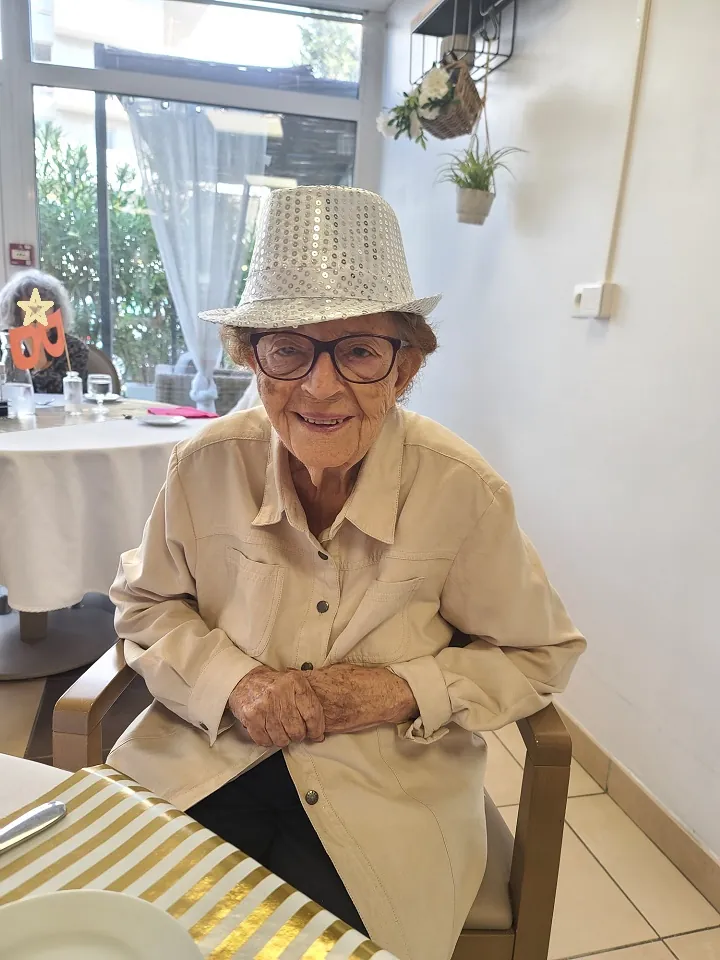 " Les Années 80 " Repas à thème à la résidence les Vallières de Cagnes sur Mer 
