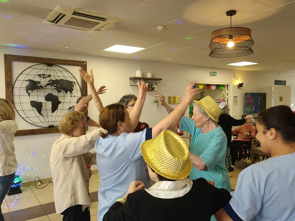 " Les Années 80 " Repas à thème à la résidence les Vallières de Cagnes sur Mer 