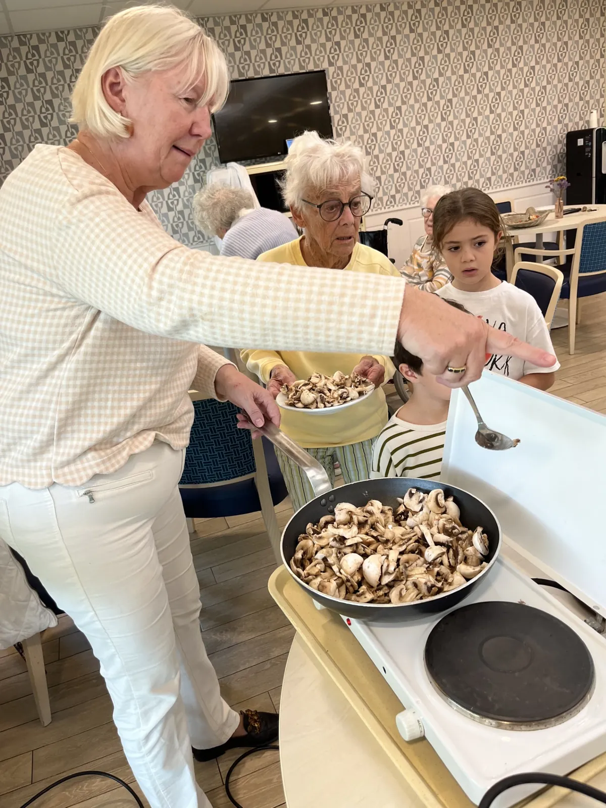 JOUR DE CUEILLETTE  DE CHAMPIGNONS AU GRAND JARDIN 