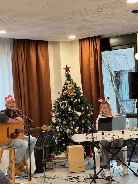 Fête de Noël des résidents et de leurs familles aux terrasses de l'étoile