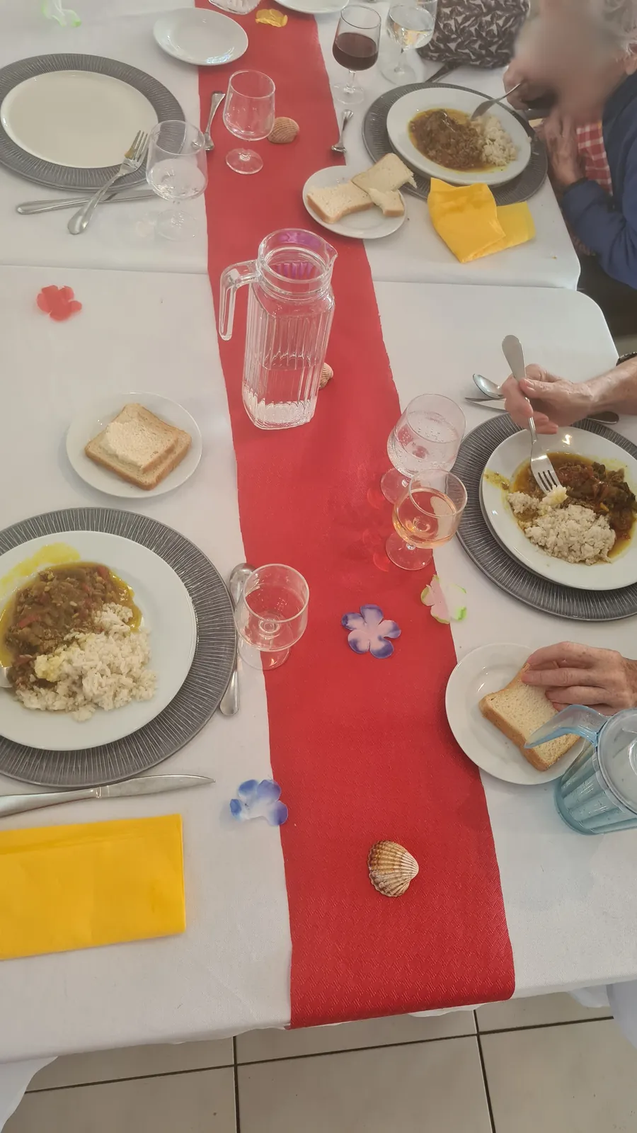 Décorations des tables et repas à thème antillais 