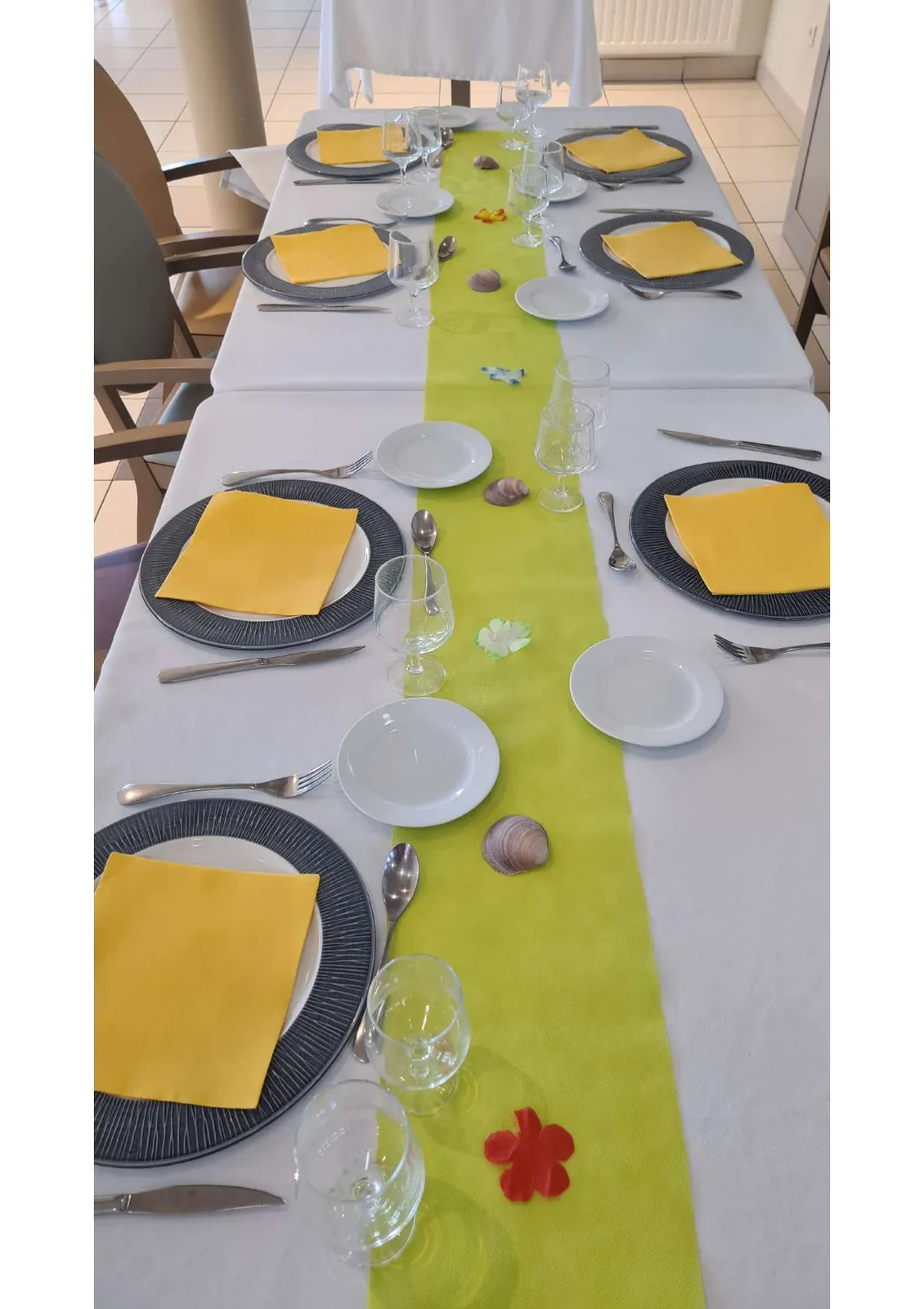 Décorations des tables et repas à thème antillais 