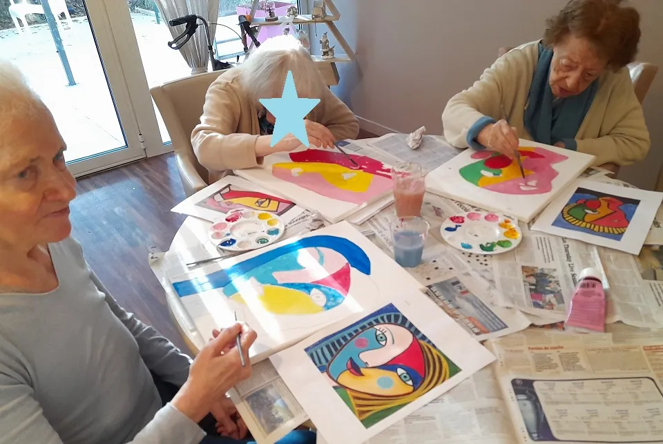 Atelier d'art thérapie à la résidence les Vallières de Cagnes sur Mer 