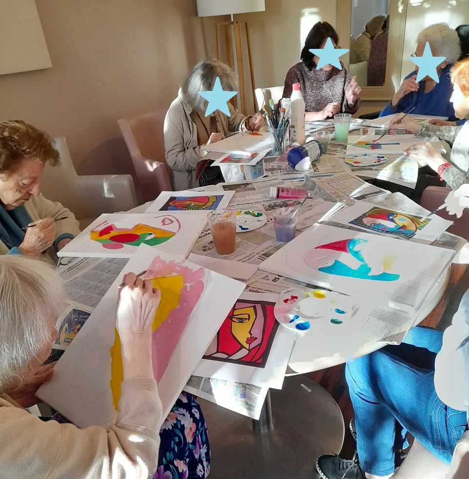 Atelier d'art thérapie à la résidence les Vallières de Cagnes sur Mer 