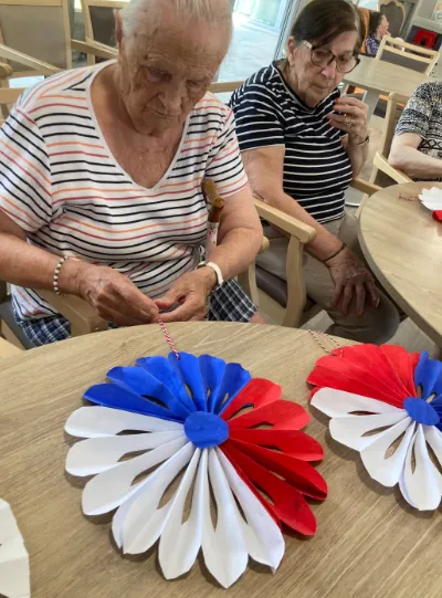 Des cocardes tricolores pour célébrer le 14 juillet à l'Unité Protégée