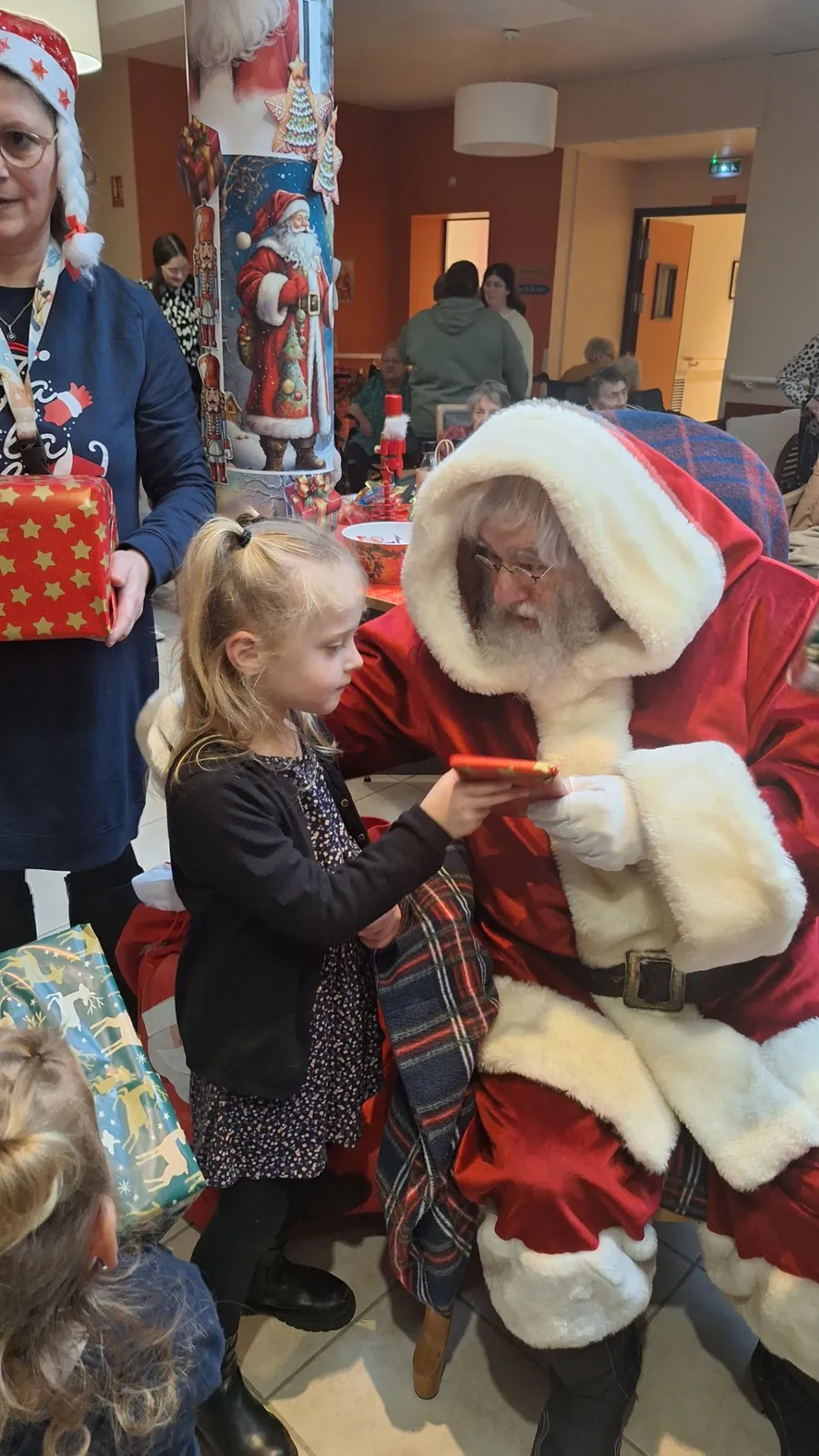 "Féérie de Noël : Un Moment de Partage et de Joie à la Résidence"