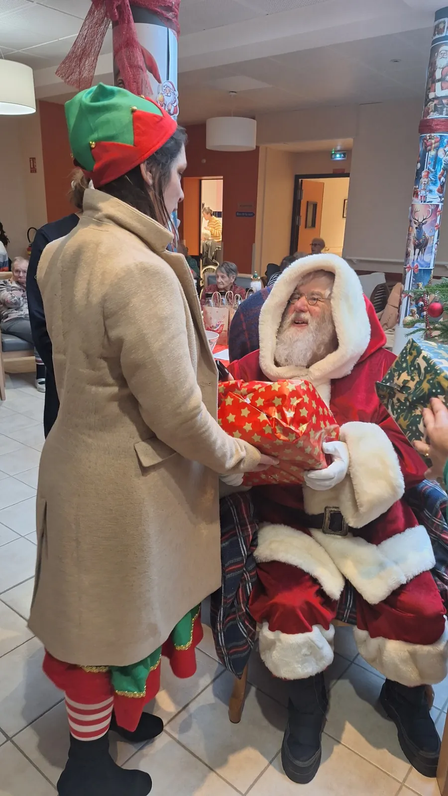 "Féérie de Noël : Un Moment de Partage et de Joie à la Résidence"