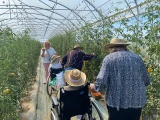 Sortie intergénérationnelle à la cueillette de Jumeauville : un moment de partage et de nature !