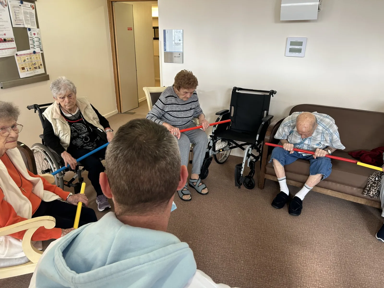 Activité de Gym Douce à la maison de retraite Les Jonquilles : Un Moment de Bien-être et de Vitalité