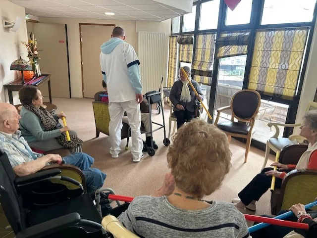 Activité de Gym Douce à la maison de retraite Les Jonquilles : Un Moment de Bien-être et de Vitalité