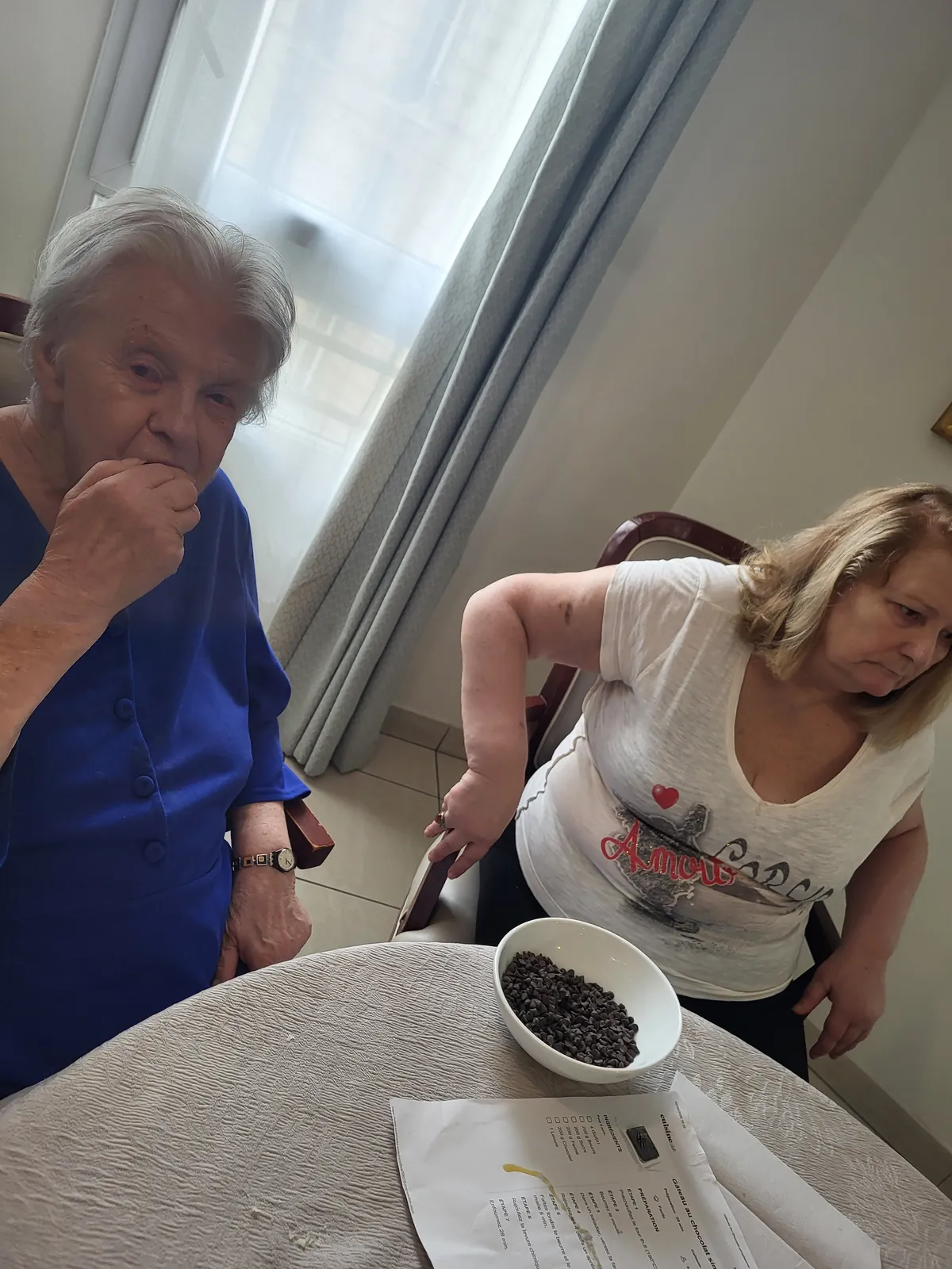 L’atelier culinaire : quand le chocolat rassemble les résidents 