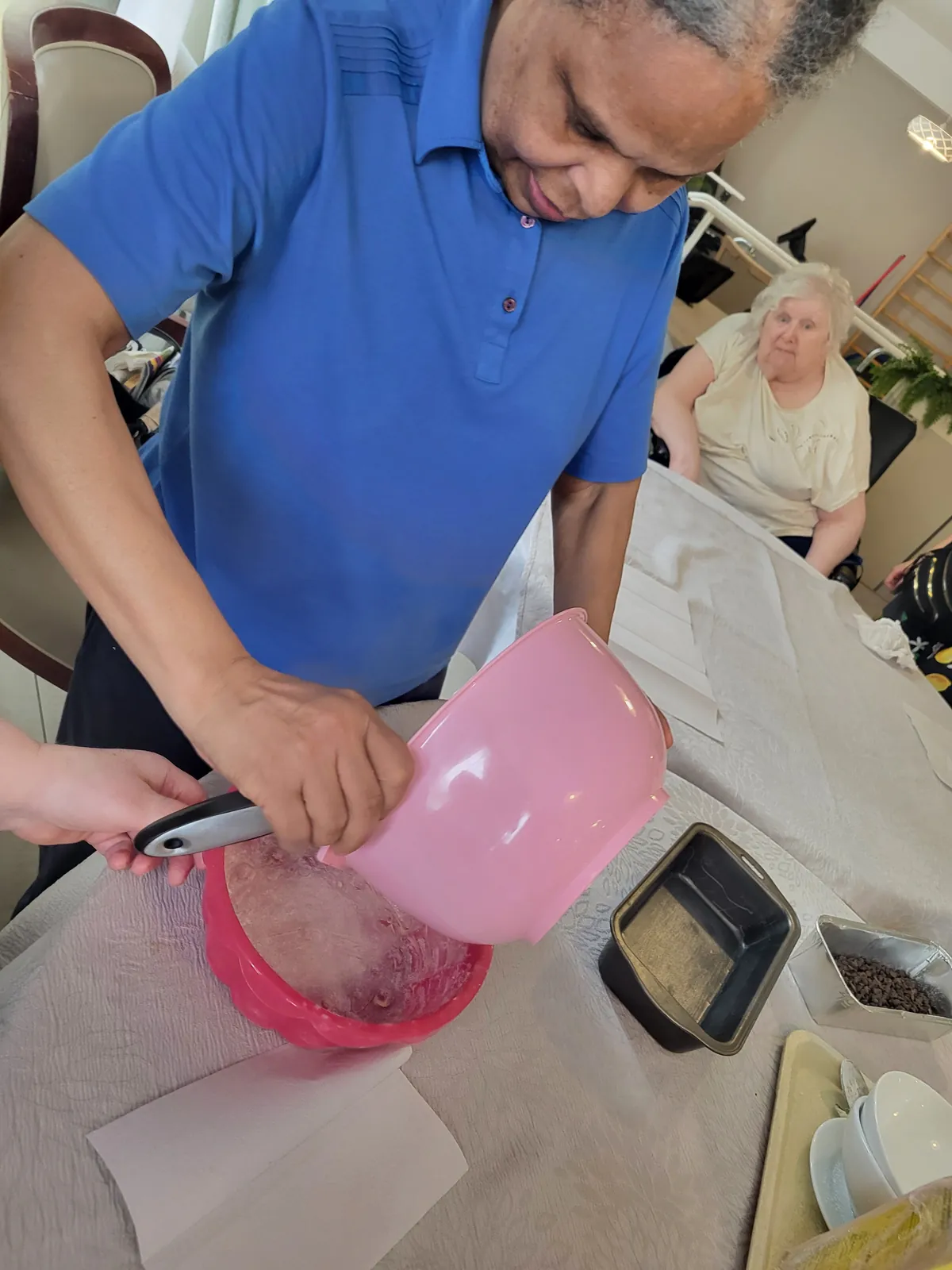 L’atelier culinaire : quand le chocolat rassemble les résidents 