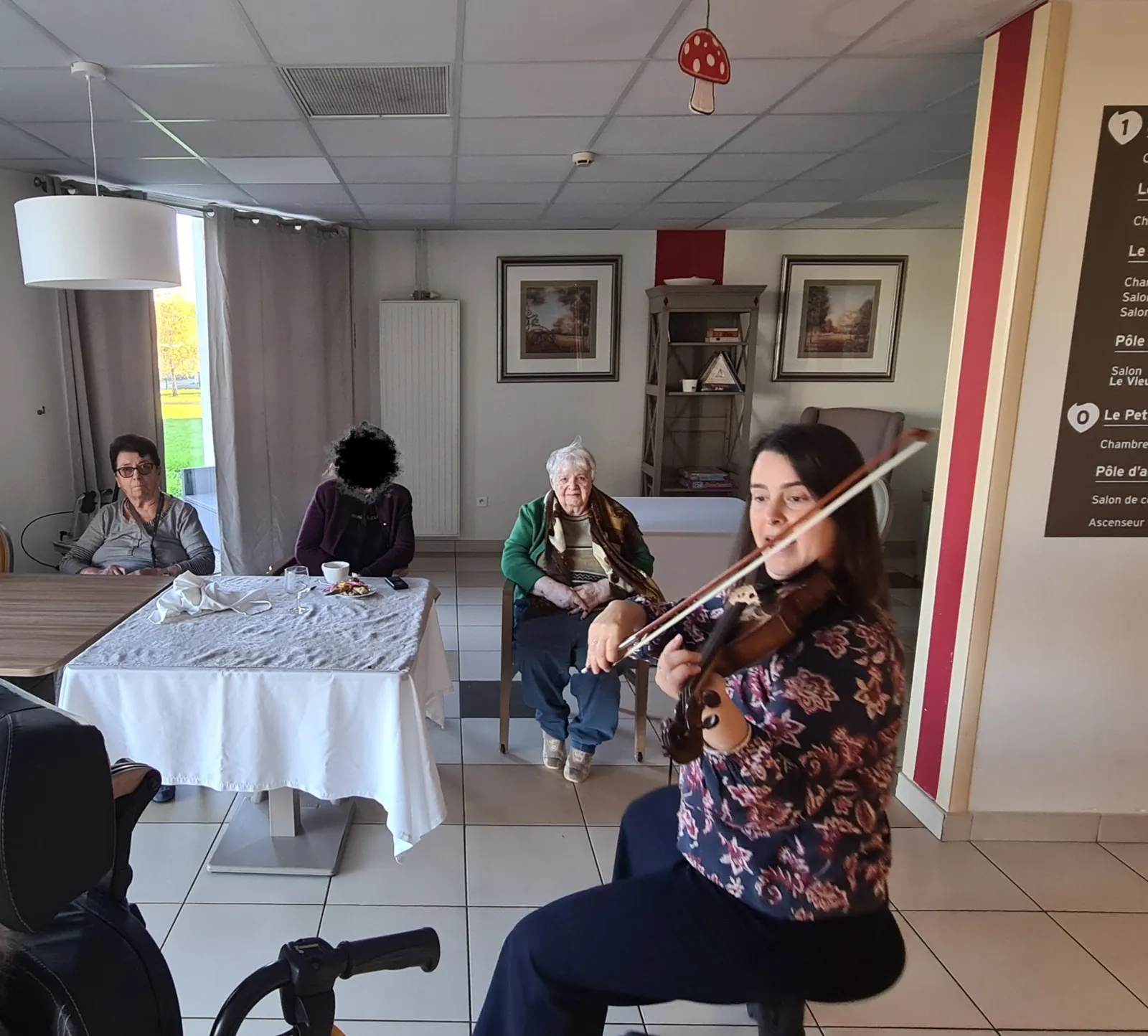 Vibrations partagées : musicothérapie en grand groupe