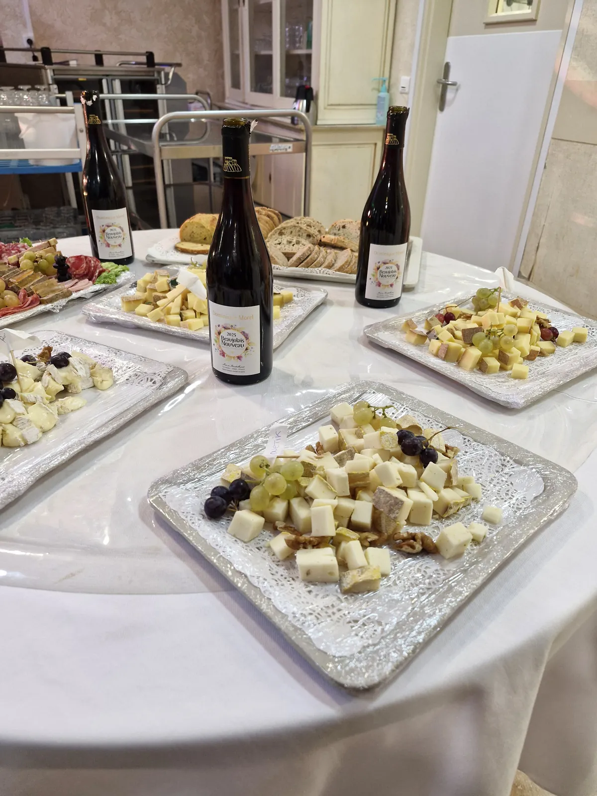 JOURNEE THEMATIQUE : LE BEAUJOLAIS NOUVEAU EST ARRIVE A LA RESIDENCE LES JARDINS MEDICIS PROVINS