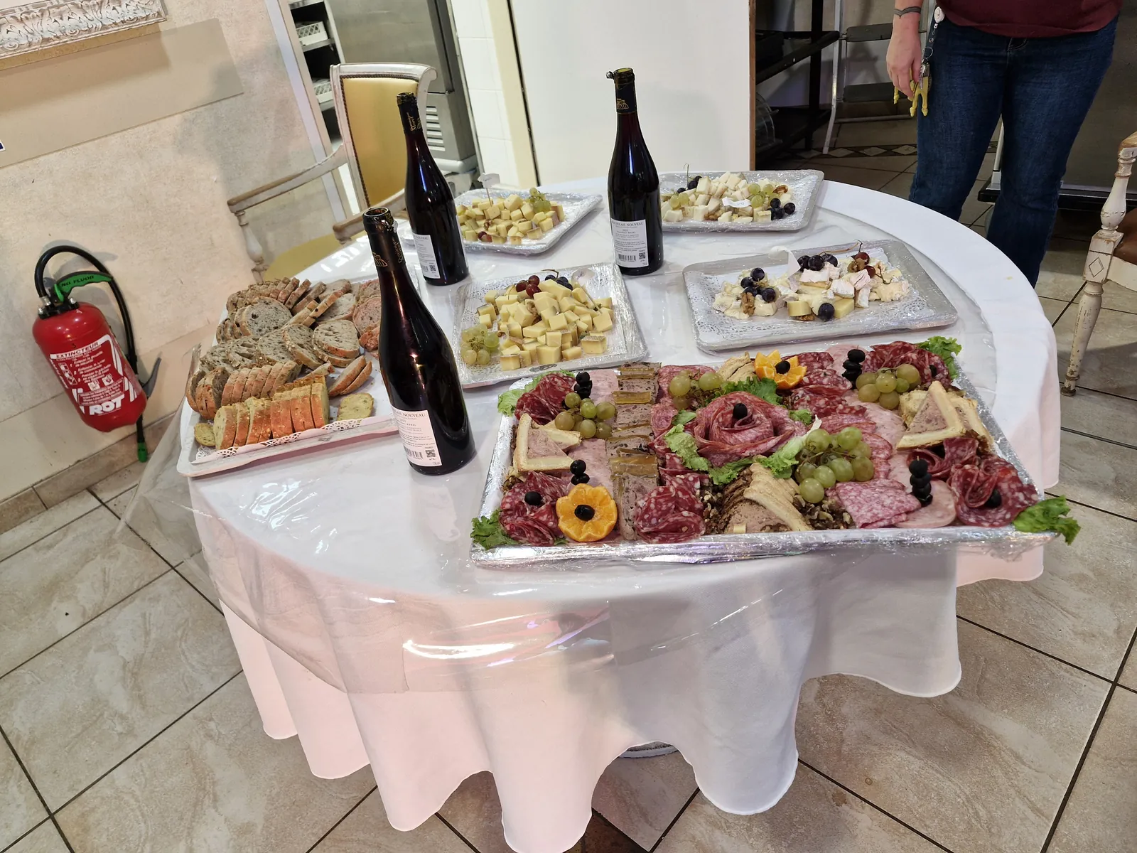 JOURNEE THEMATIQUE : LE BEAUJOLAIS NOUVEAU EST ARRIVE A LA RESIDENCE LES JARDINS MEDICIS PROVINS