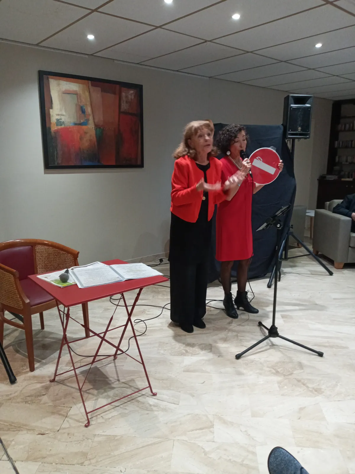 CHANTS ET THEATRE A LA RESIDENCE LES BLACASSINS 