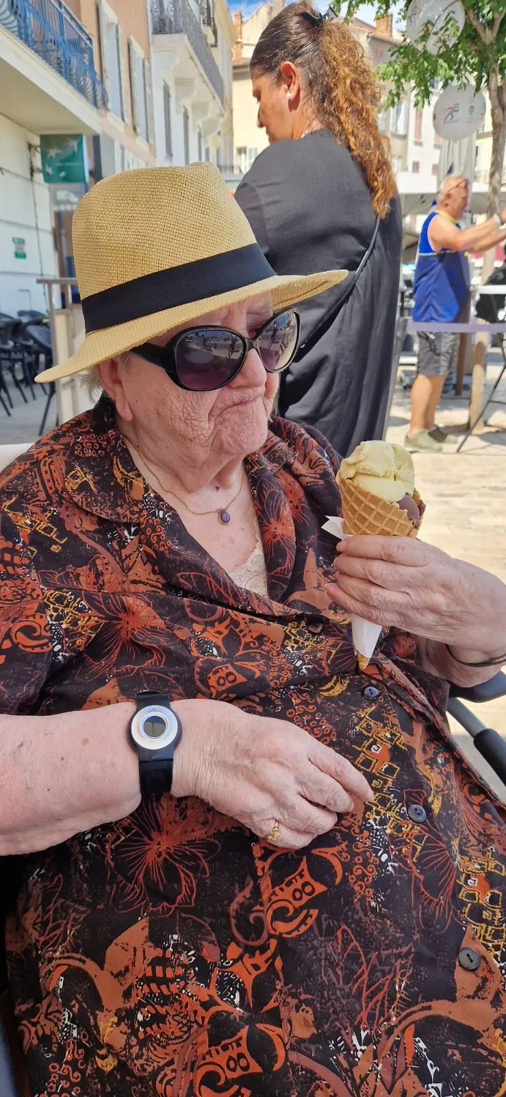 Une glace en bord de mer ...