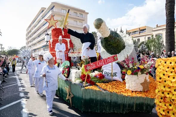 Une journée pleine de fleurs et de sourires au Corso Fleuri du Lavandou ! 