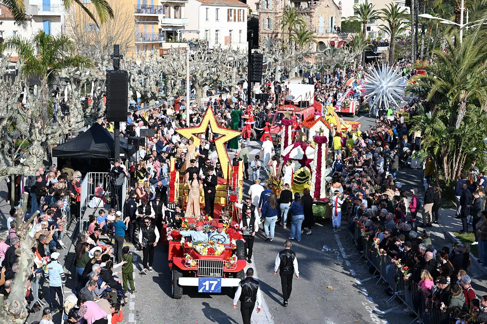 Une journée pleine de fleurs et de sourires au Corso Fleuri du Lavandou ! 