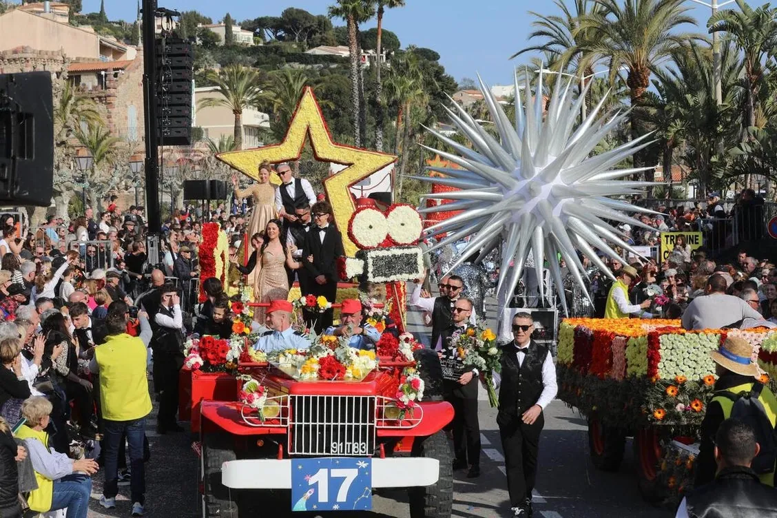 Une journée pleine de fleurs et de sourires au Corso Fleuri du Lavandou ! 