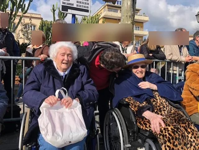 Une journée pleine de fleurs et de sourires au Corso Fleuri du Lavandou ! 