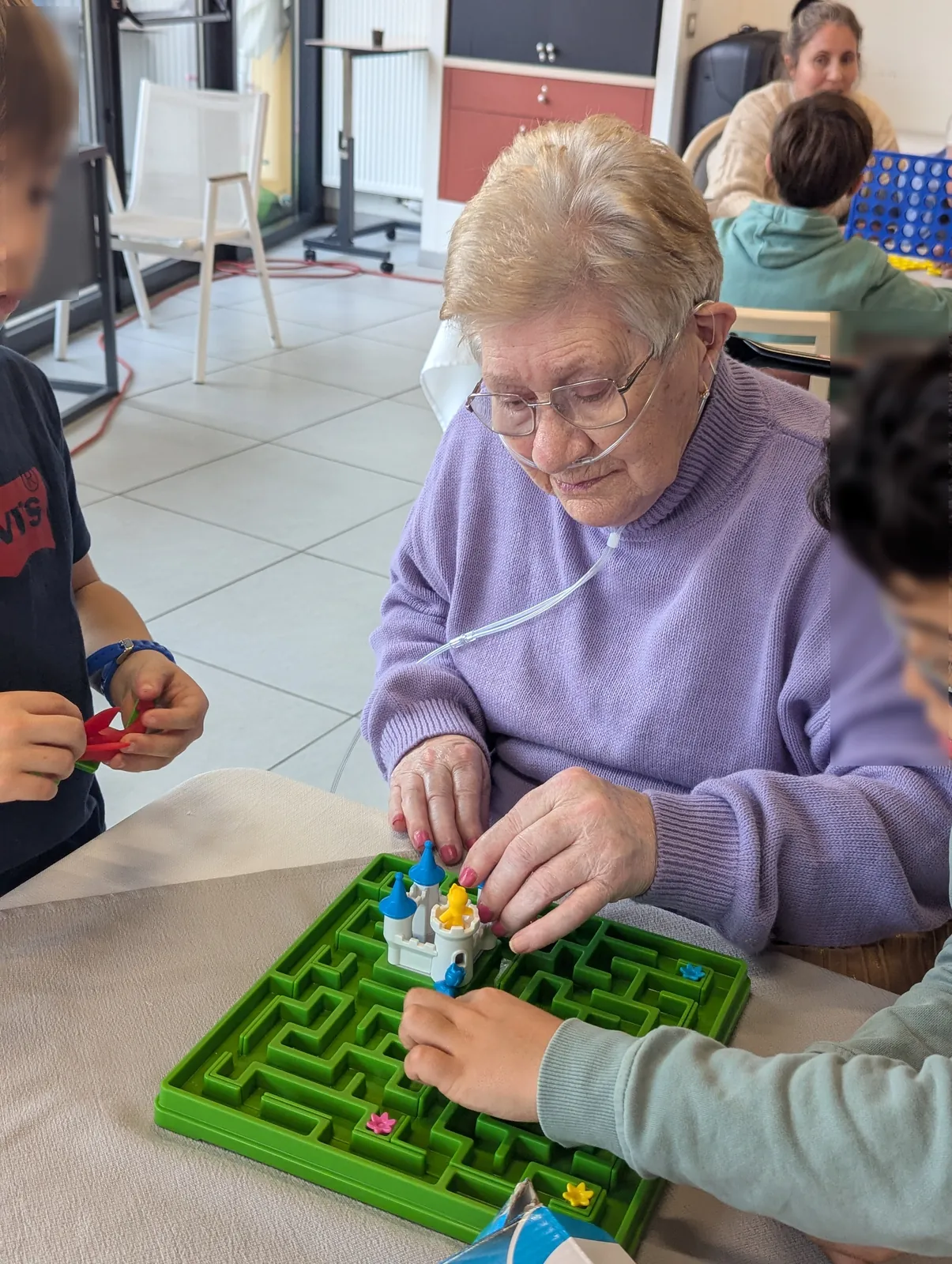 Les enfants de l’école de Chamant en visite à l’EHPAD Les Jardins de l’Aunette