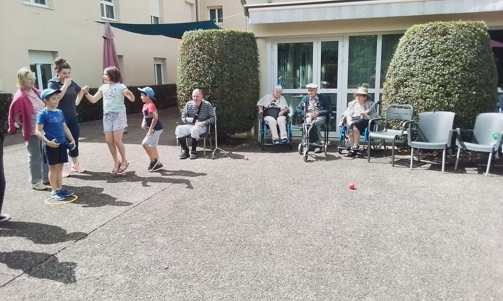 Une partie de pétanque, ça fait plaisir! 