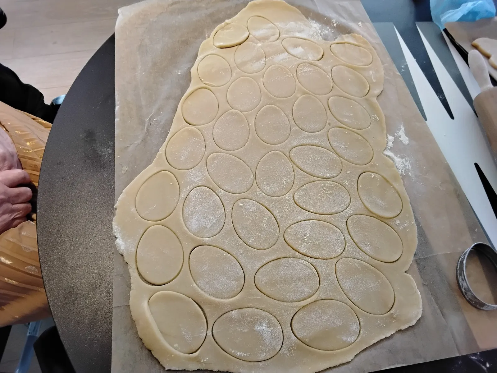 Une matinée autour de la confection des biscuits de Pâques!