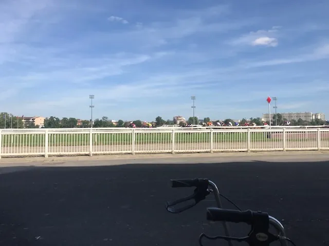 Une après-midi ensoleillée à l’hippodrome 