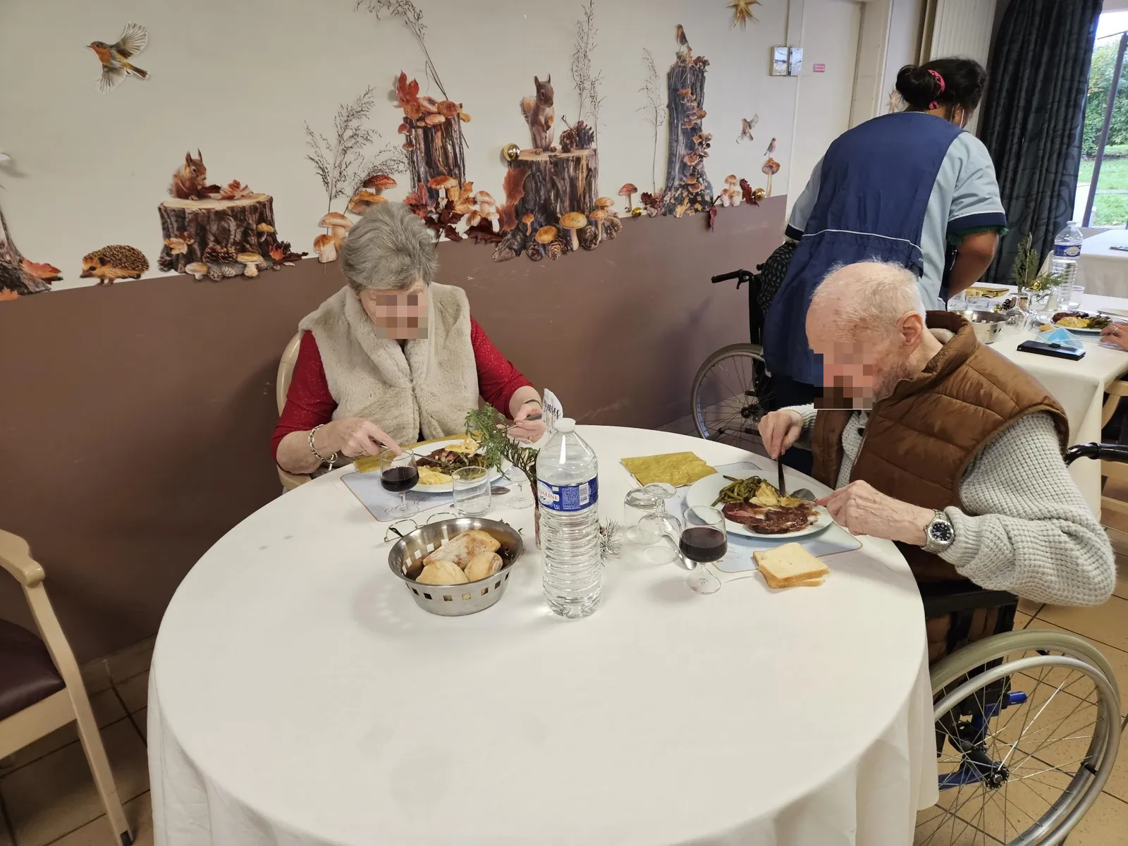 Déjeuner du Jour de l’An à la Résidence Les Jardins de Longuiolles, EHPAD, Vaujours (93)