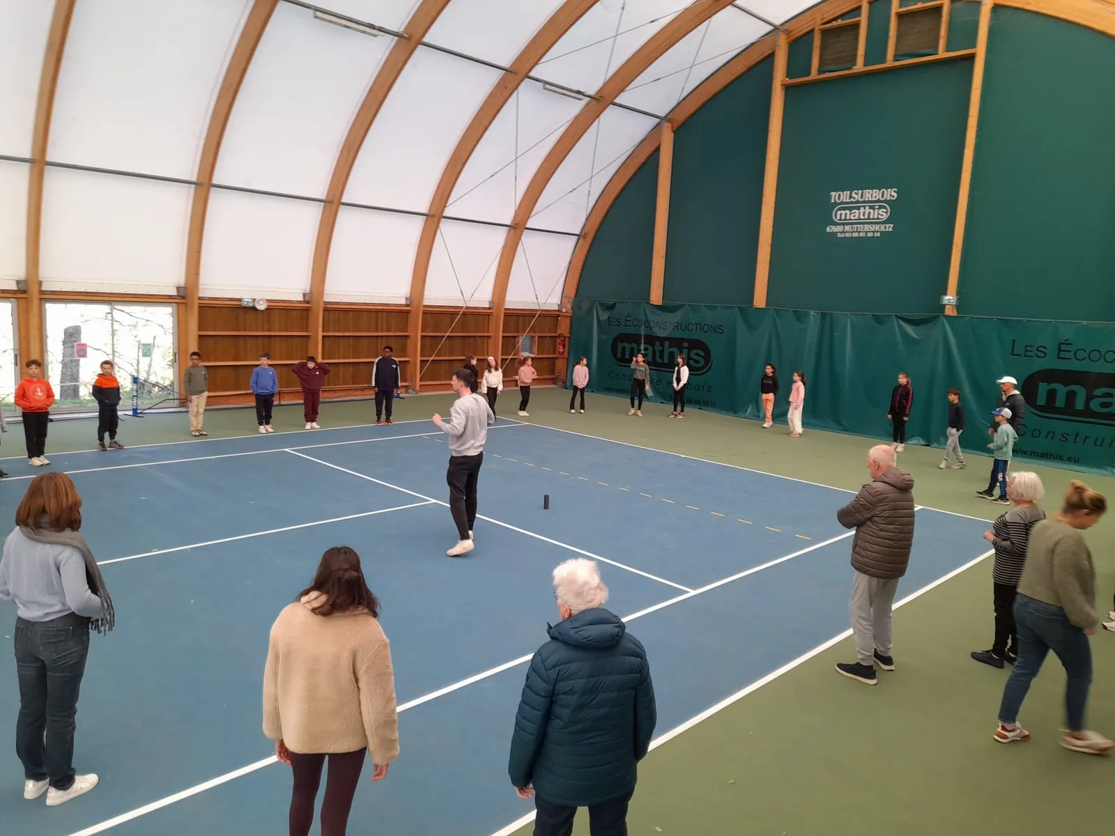 Rencontre au tennis club avec l'école élémentaire de Dommartin