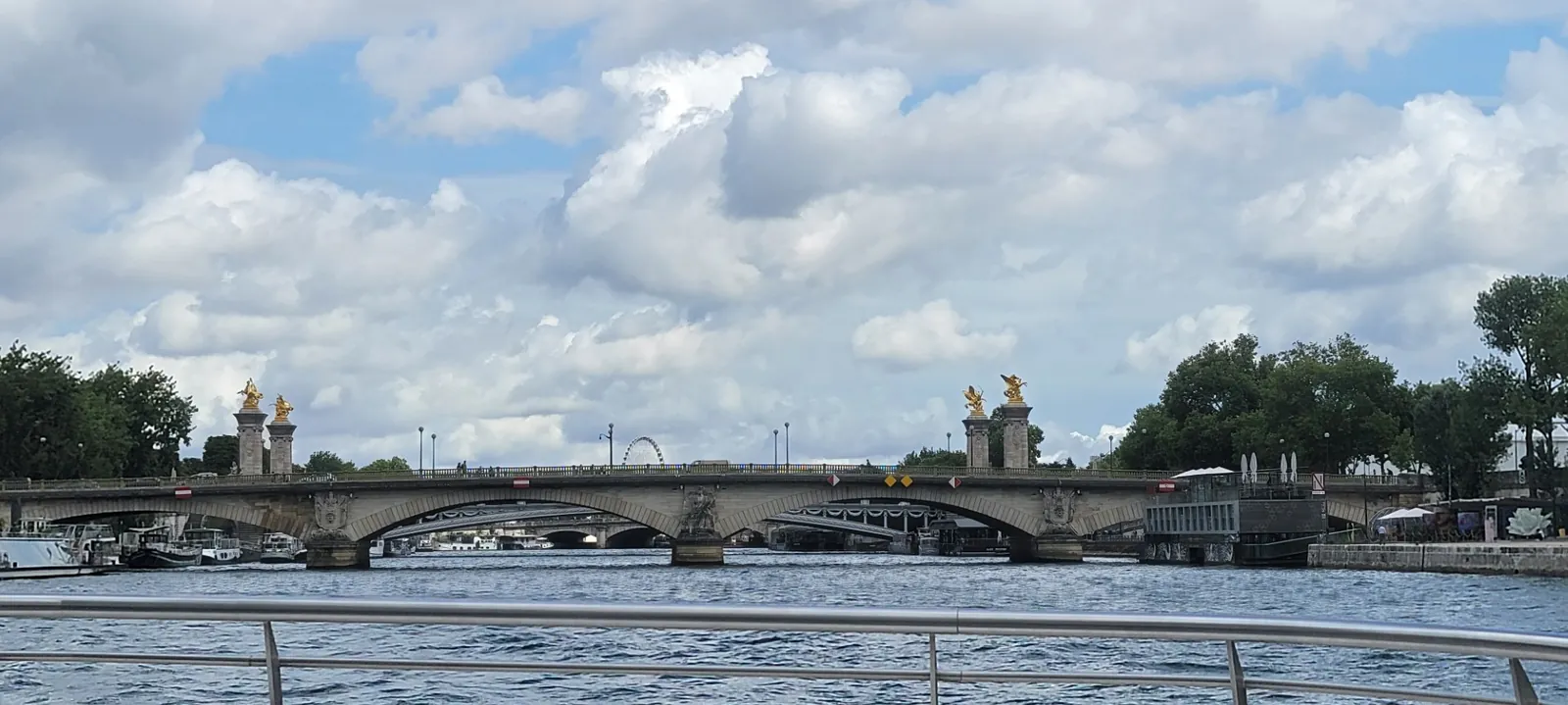  Sortie en bateau mouche – Paris s’est dévoilé sous son plus beau jour ! 
