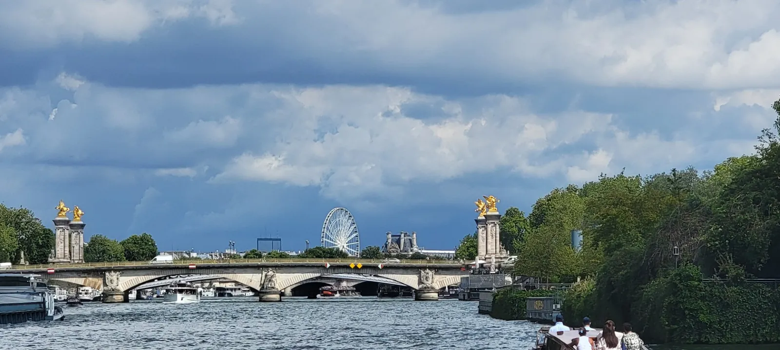  Sortie en bateau mouche – Paris s’est dévoilé sous son plus beau jour ! 