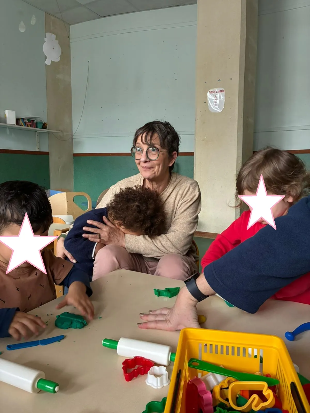 Quand les générations se rencontrent : un moment magique à la crèche de La Baume