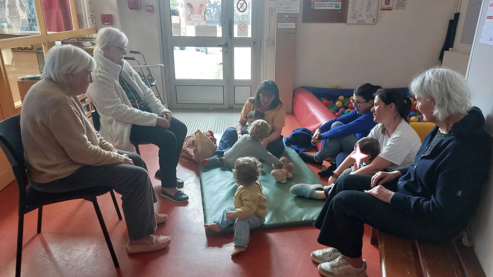 Quand les générations se rencontrent : un moment magique à la crèche de La Baume