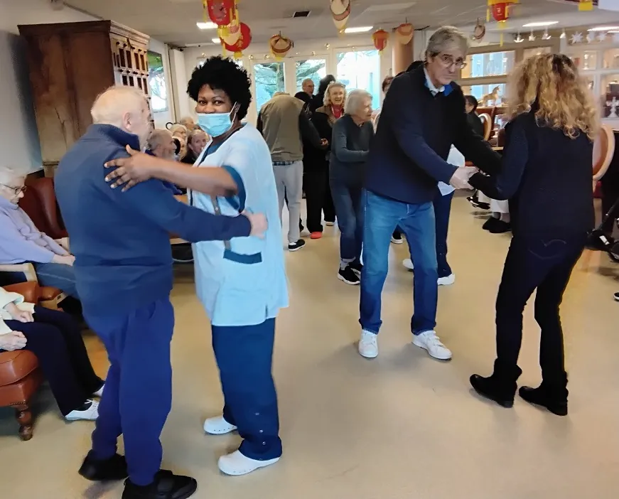 Les thés dansants du samedi : un rendez-vous à ne pas manquer