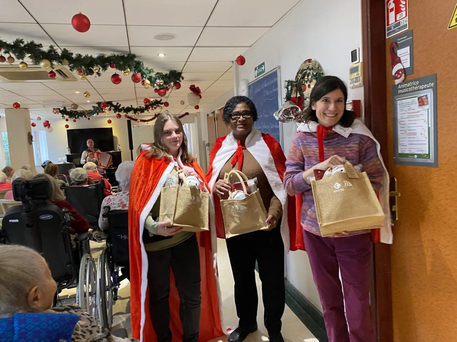 L’OPËRATION LES HOTTES DE NOËL S’INVITE AUX MARINES