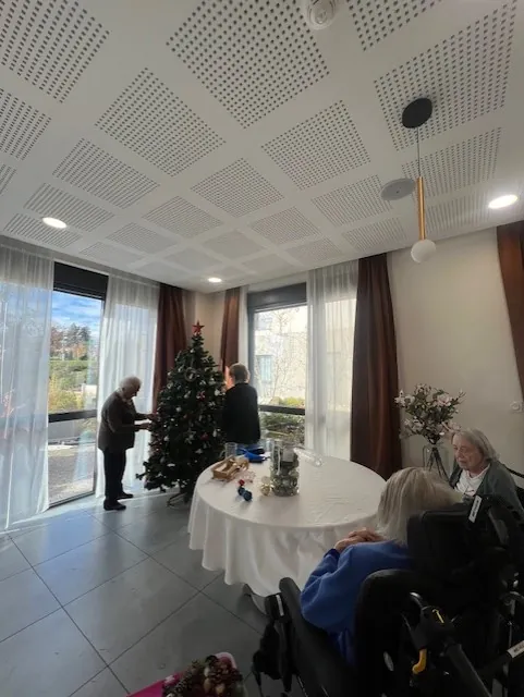 Début des décorations de Noël aux terrasses de l'étoile!