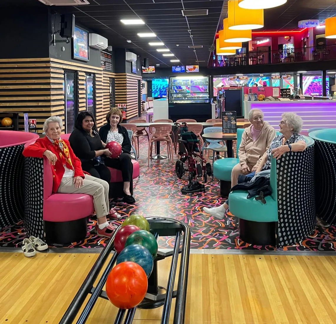 Strike de bonne humeur : une sortie bowling pas comme les autres...