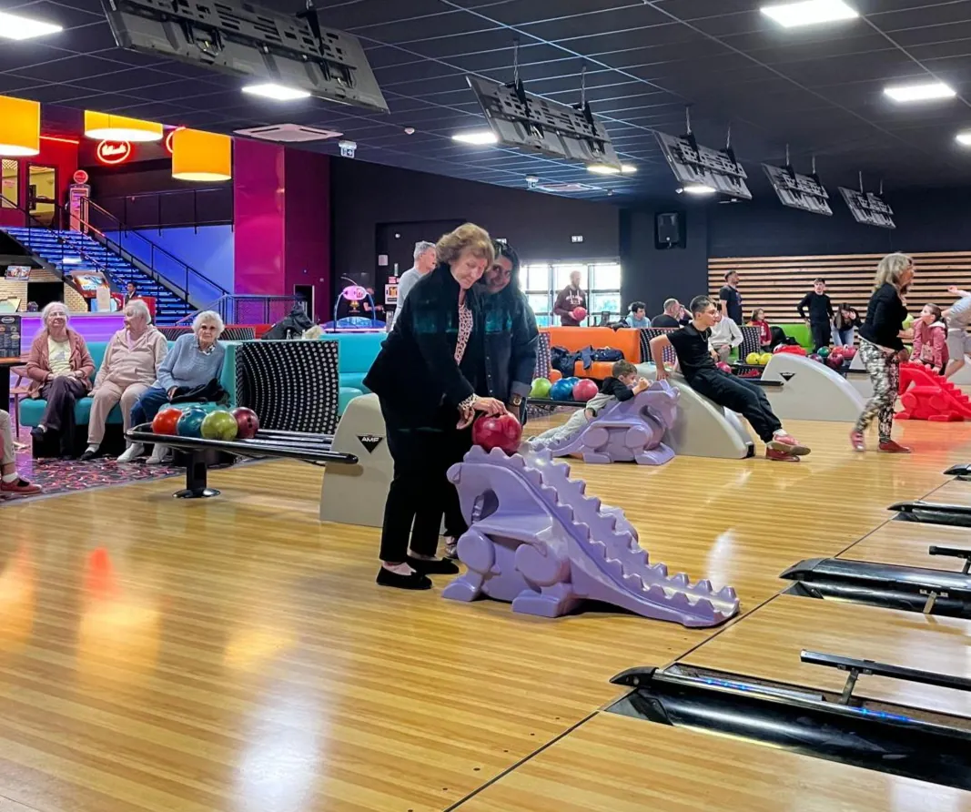 Strike de bonne humeur : une sortie bowling pas comme les autres...