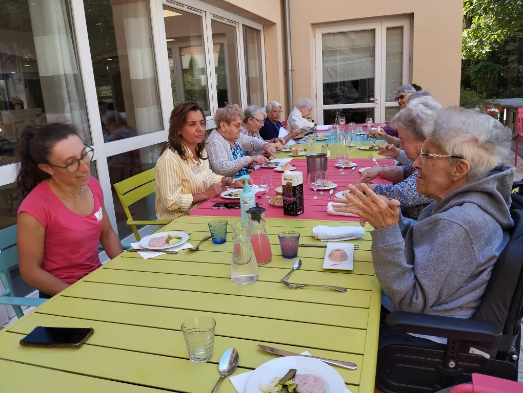 Déjeuner en terrasse