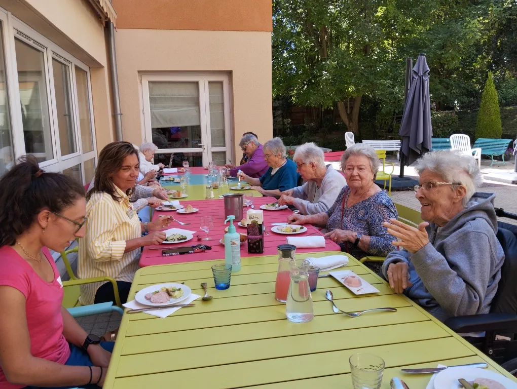Déjeuner en terrasse