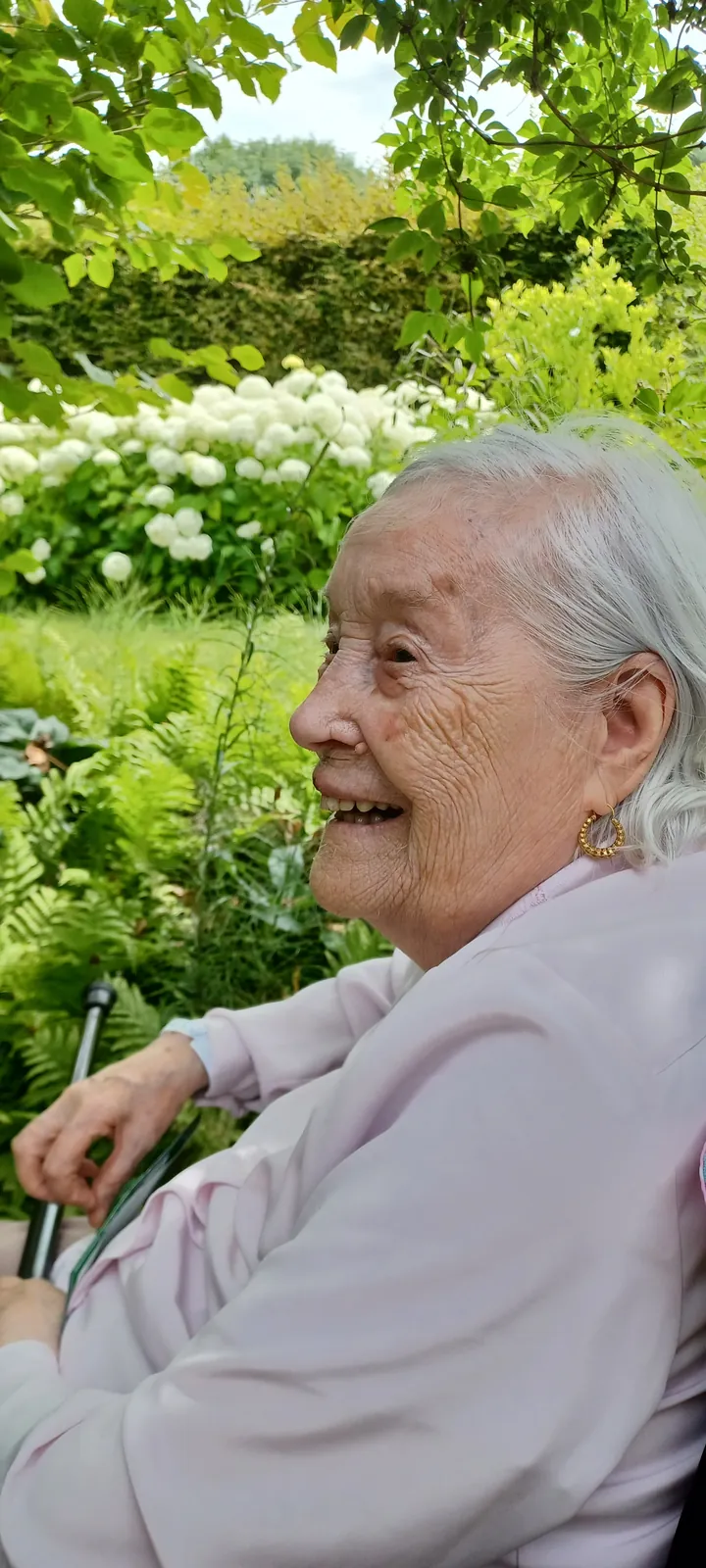 Les résidents d'ELEUSIS au cœur des fleurs